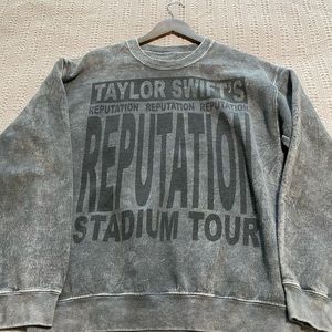 Taylor Swift reputation tour sweatshirt